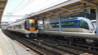 各駅停車よりも特急の方が本数が多い観光路線。