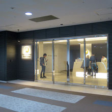 4階のサクララウンジの入口です