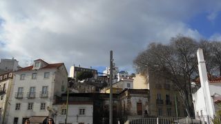 市電が通っていない、「サンタ・ルジア展望台」にぶつかる通りです