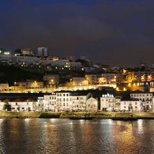 ヴィラ・ノヴァ・デ・ガイア地区の夜景(左端がCALEM)