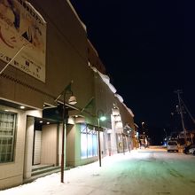 夕張の定宿　ホテルシューパロの外観。　大雪の後だから雪が多い