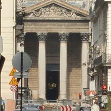 神殿のような重厚感