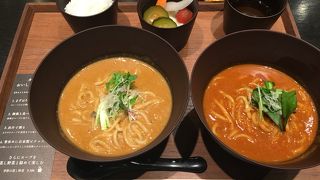 空港にあるカレーうどん専門店