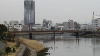 土佐電の走る橋です。