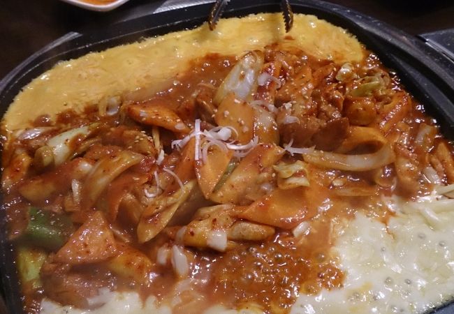 チーズタッカルビもおいしい！韓国料理屋！