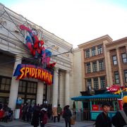 スパイダーマンになったつもりでNYの街を飛び回れる、楽しいライドです!
