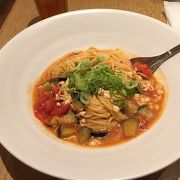 いつでも大行列なのも納得!　和パスタ専門店。　京都らしいおばんざいやデザートのセットもオススメ。