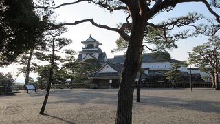 詰門の手前の広場が二ノ丸です。