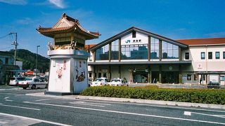 浜田駅前にあるからくり時計です。