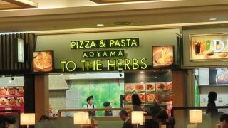 フードコートの中にあり簡単に食事を済ませることが出来ました。