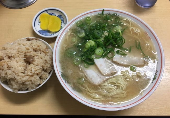 行列ができるラーメン店