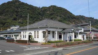 庶民に手の出る手段ではないですが、美術工芸品として一見の価値ある薩摩切子が多数。