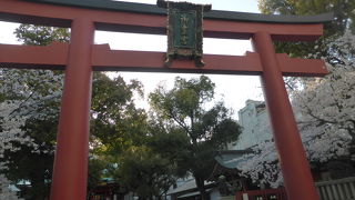 オフェス街にある神社