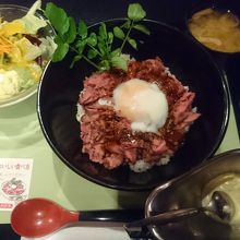 ローストビーフ丼(わさびマヨネーズ付)