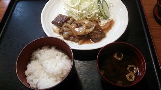 焼肉定食～700円ですが、基本的に量が少な目の為、お惣菜バイキング・ご飯＆赤だし食べ放題を上手く利用しないとお値打ち感はしません～