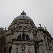 ヴェネチアを歩き回ってたどり着きました。