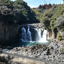 吊り橋あたりでも霧滴を感じられます。マイナスイオン充填です。