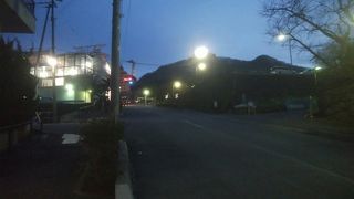 ロープウェーの山麓駅へのアクセス