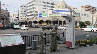 坂本龍馬の像だと、遠くからでもすぐに分かりました。