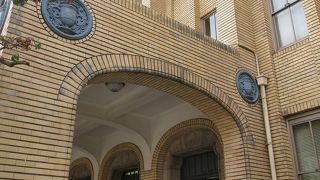 昭和モダンの建物です。