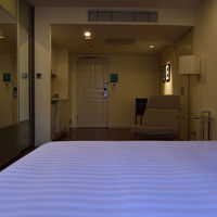 客室奥から入口側を見た様子