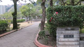 些か殺風景な公園です。