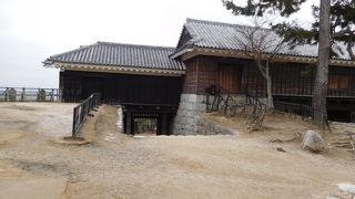 筒井門の奥にある小さめの門