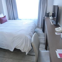 大きな荷物は広げられない狭さ。