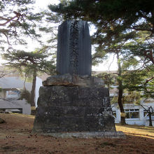 丘の斜面には、日清戦争の従軍紀念碑等いくつかの碑があります