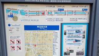 新旧さまざまな形式の橋を見ながら歩く