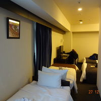 コーナーツインに２つエキストラベッドを入れてもらってます。