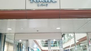 川崎駅東口の半円吹抜けが特徴の複合施設