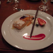 ピーチとアーモンドスライスのラズベリーパイ