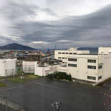 遠くに宮島も見えます