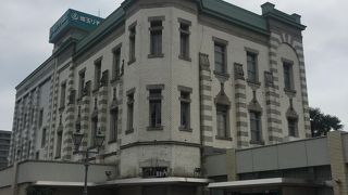 昔の銀行の建物