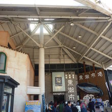 正面入り口から入る