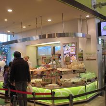 海老名SA下り線のメロンパンぽるとがる