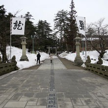 この舞鶴橋を渡ったすぐ左手に…