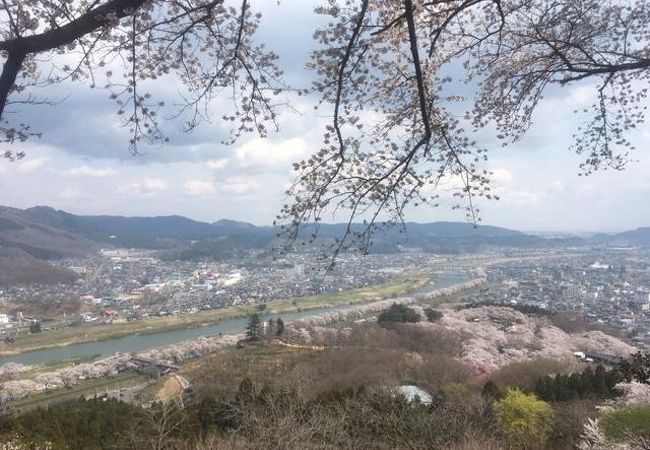 「船岡城址公園」の頂上、「平和観音」様の近くから眺めてきました