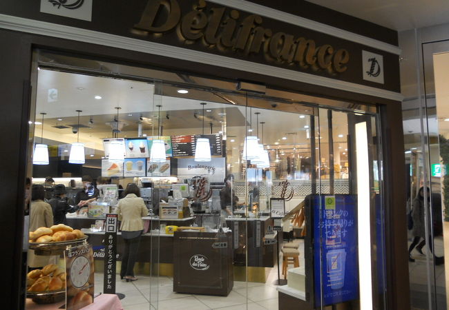 仙台駅構内２階、パルコ本館側にあるデリフランス