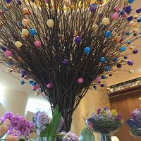 ロビーにイースターエッグの飾りが。