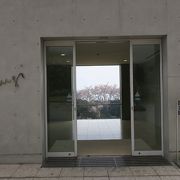 ユニークな彫刻を楽しめる庭園美術館