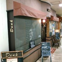 宮城県庁裏、上杉21ビルの１階にあります。