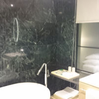 バスルーム。この後ろにシャワーブースがあります。トイレ別。