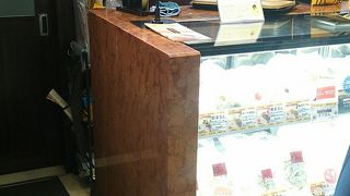 人気の肉まん店