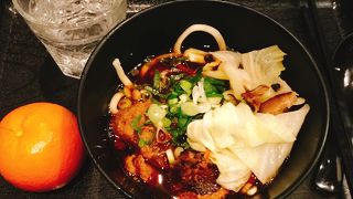 無料とはいえ、この料理か…