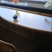 店内カウンター席。