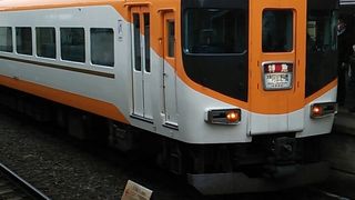 特急～時期によっては２両編成での運転になる場合があります～