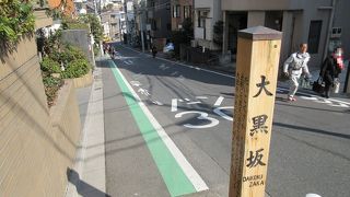 ドラマかアニメのシーンを彷彿とさせる風景です。