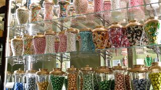 老舗菓子店でジェラート